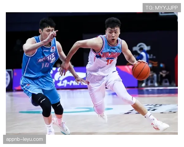 特温防线稳固状态回暖，本赛季表现值得期待