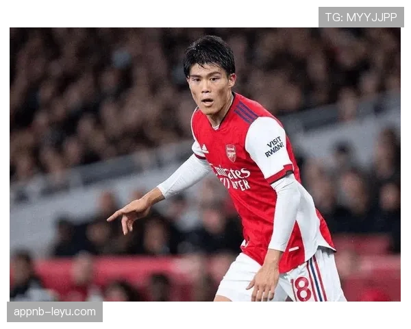 富安健洋助力日本队防线稳固,近期表现备受关注并展现出竞争力增强 富安健洋助力日本队防线稳固,近期表现备受关注并展现出竞争力增强