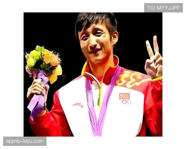 邹市明赛场上猛如虎，家里却被老婆“管”得跟小孩似的，这差距我真服了